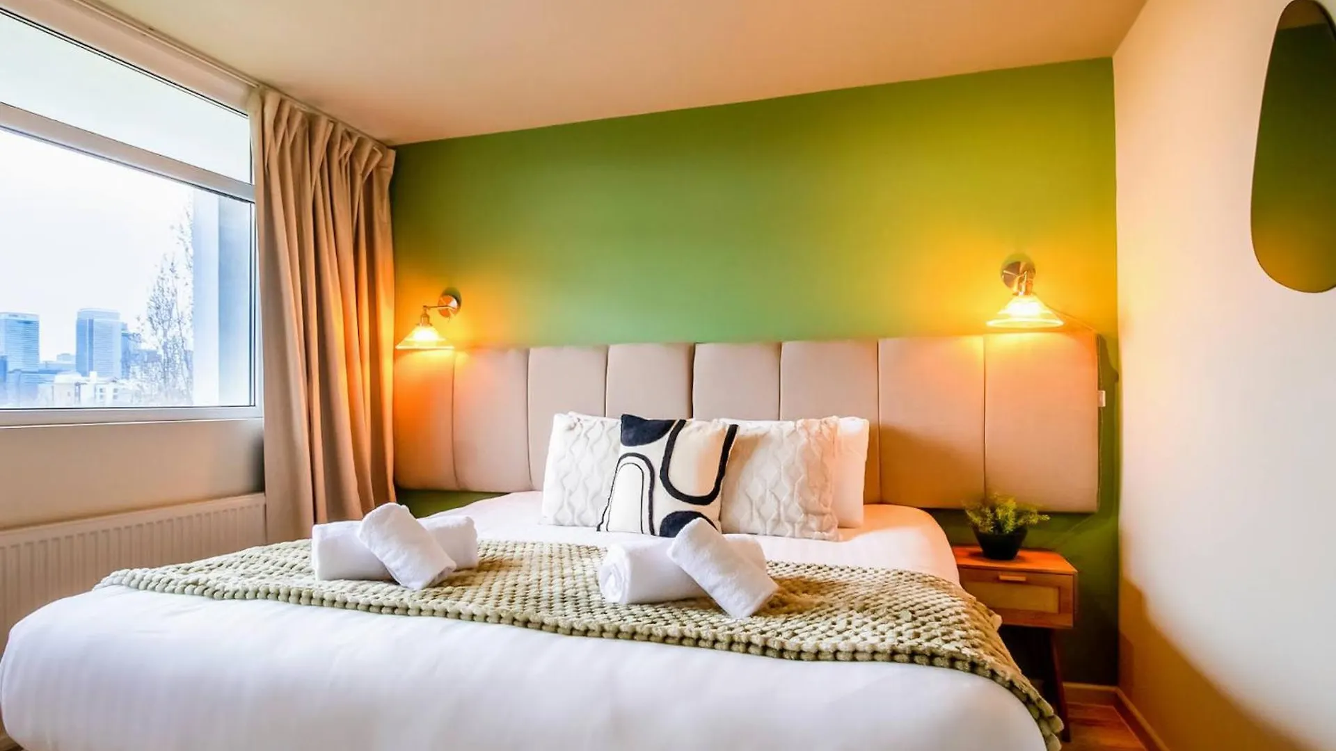 2 Bedrooms London Apartment Close To Limehouse Station 0*,  United Kingdom