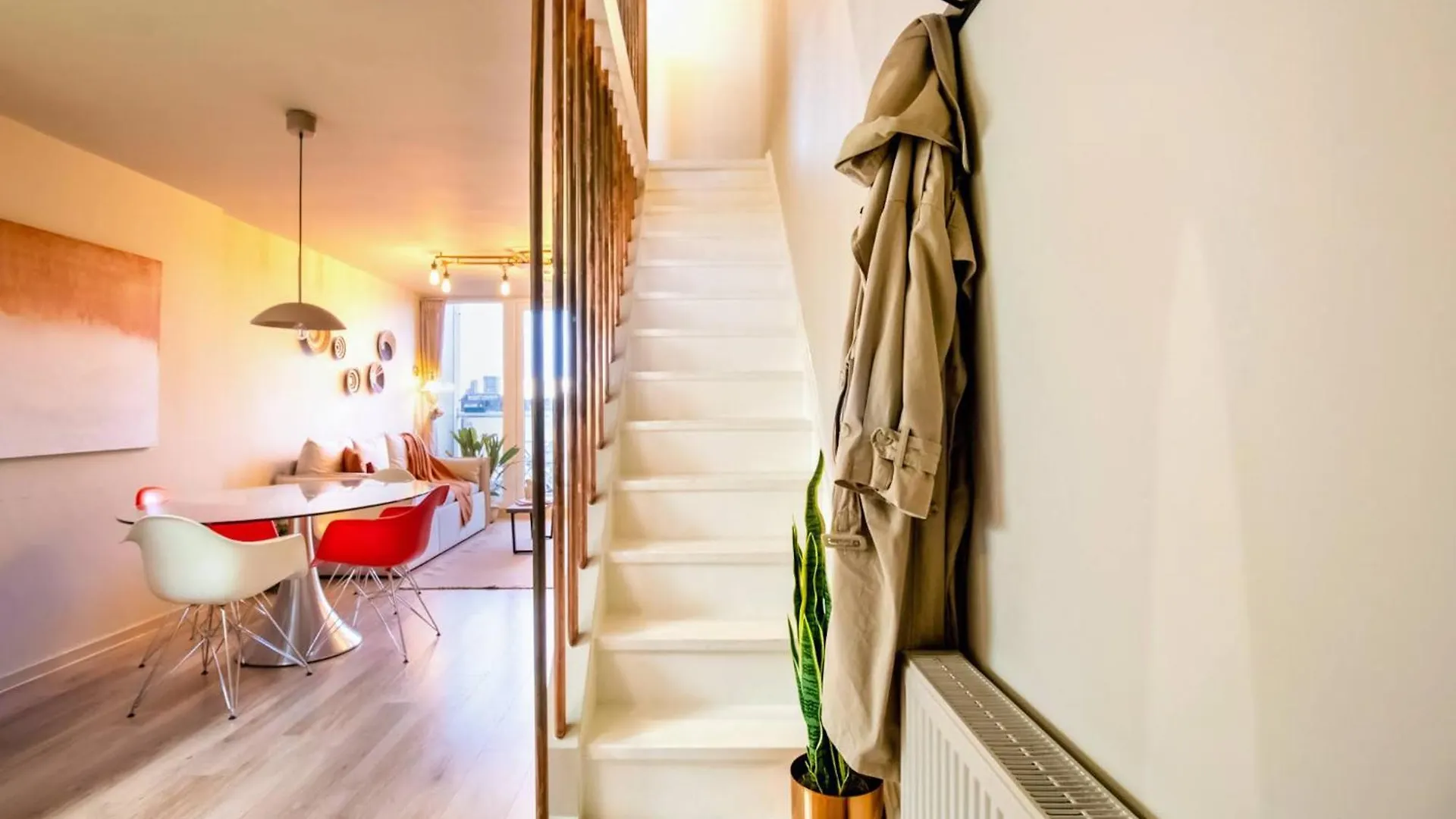 2 Bedrooms London Apartment Close To Limehouse Station
